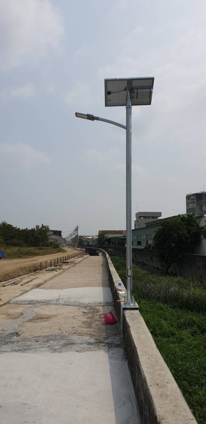 精銳營造-台南小灣40W太陽能路燈39組